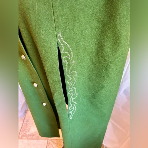 Vintage Christa Moden of Salzburg, Austria Green Wool Cape with White Stitching - Picture 5 of 8